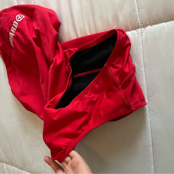 Lifeguard swim suit - Picture 5 of 5